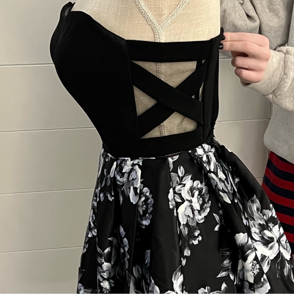 Black strapless dress size 1 - Picture 2 of 3